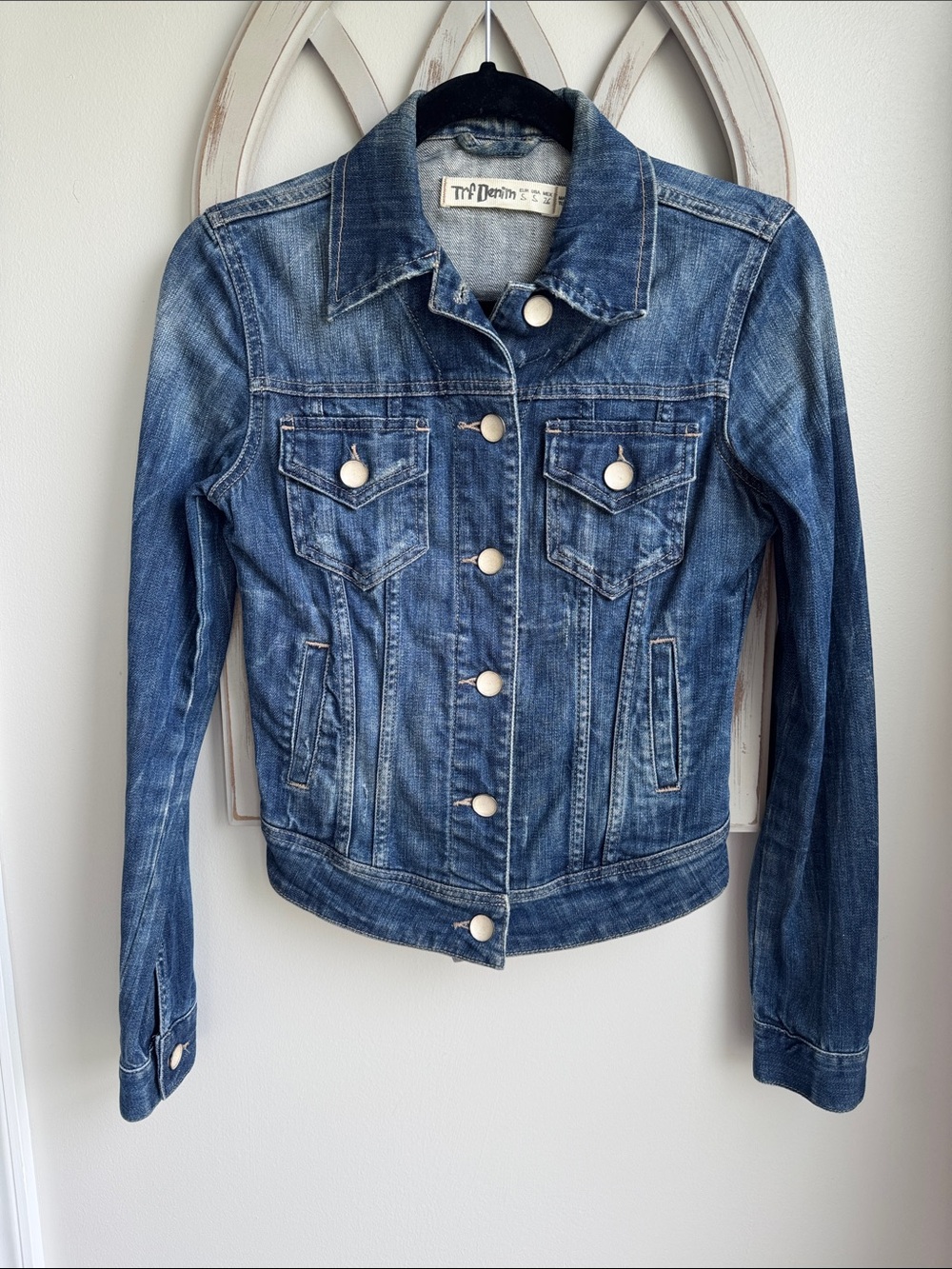 Trf  Denim with retro buttons distressed denim jacket size small